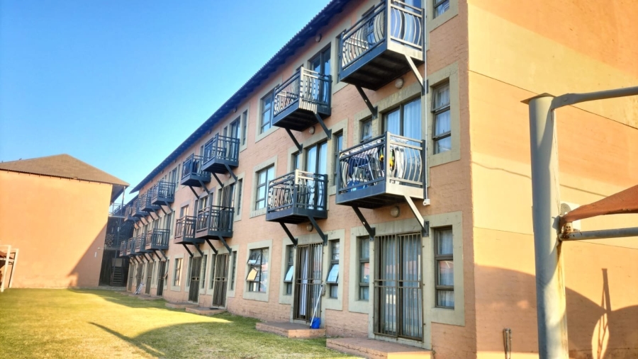 2 Bedroom Property for Sale in Langenhovenpark Free State